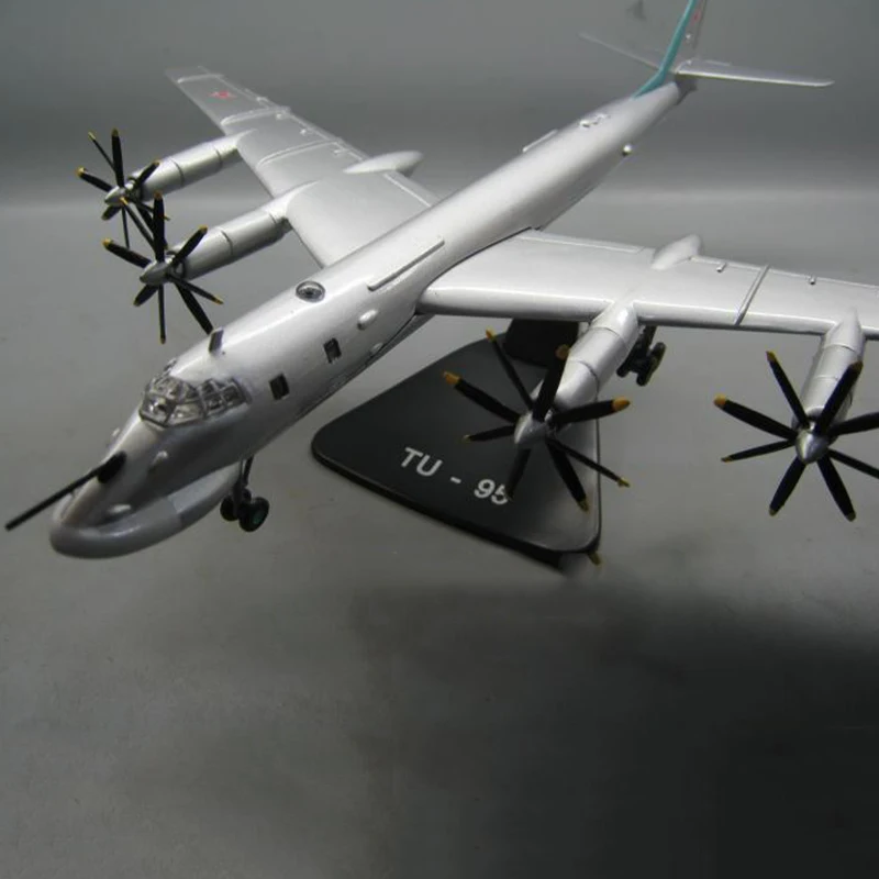 

1/144 Scale Retro propeller Airplane Model RUSSIA TY-95 TU-95 Bomber Diecast Metal Military Aircraft Display Collections Toys