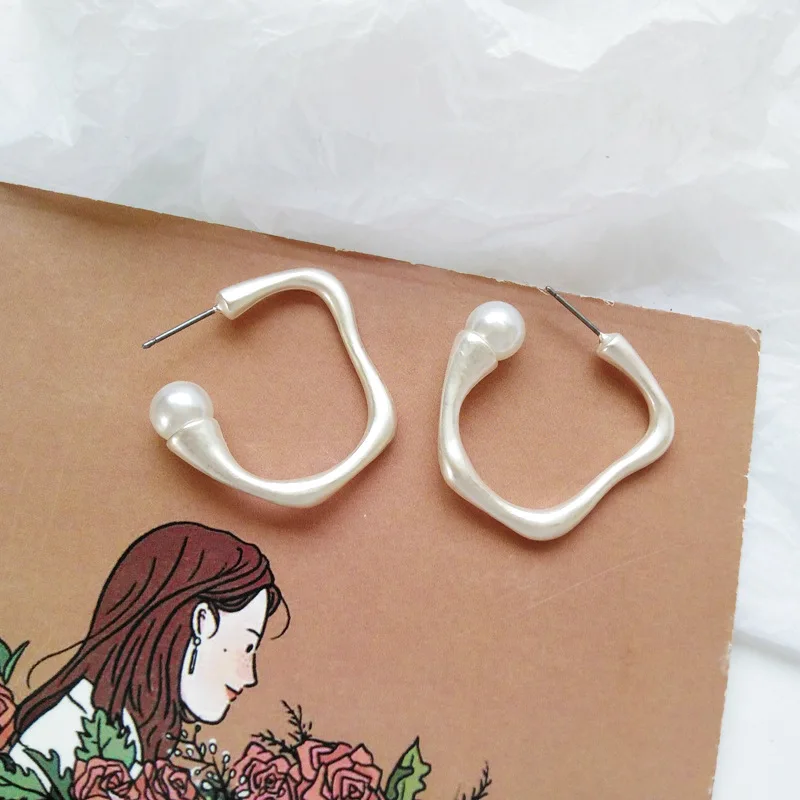 Carvejewl Simple Geometric Irregular Circle Hoops Earrings for Women Jewelry Unique design gold plating simulated pearl earrings - Окраска металла: Silver