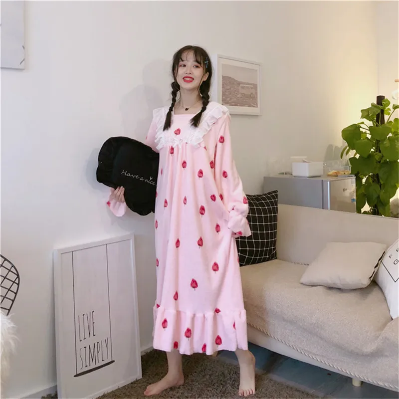 Winter Women Ruffle Long Print Nightgowns Warm Thick Flannel Nightgowns Female Velvet Lace Patchwork Sleepshirts Nightdress 1706
