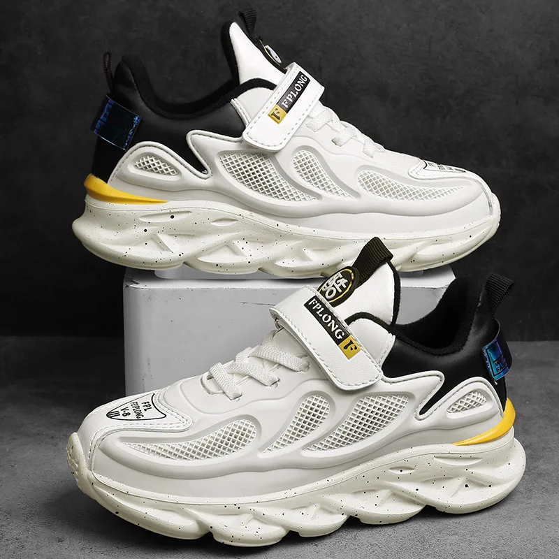 Кроссовки для мальчиков; детская повседневная обувь для бега; спортивная обувь черного цвета на плоской подошве; модная школьная обувь из мягкой дышащей сетки для мальчиков