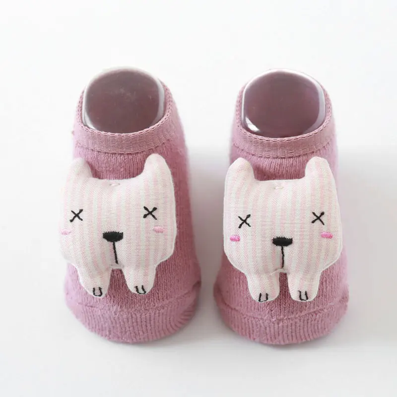 Носки для новорожденных; нескользящие хлопковые носки с изображением куклы из мультфильма с колокольчиками; мягкие Милые сапожки для маленьких девочек и мальчиков - Цвет: pink