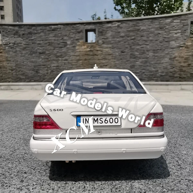 Литая под давлением модель автомобиля модель для S600(белый) 1:18+ маленький подарок