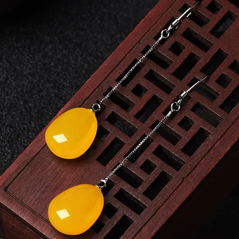 

Beeswax Conformal Earrings Long Ear Stud Blood Amber Earrings Old Honey Chicken Fat Yellow Ear Line Simple Pure Domestic Identif