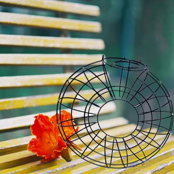 

Bird Feeder Windproof Rainproof Ball Holder Black Round Wreath Metal Hanging Style Outdoor Bird Feeder