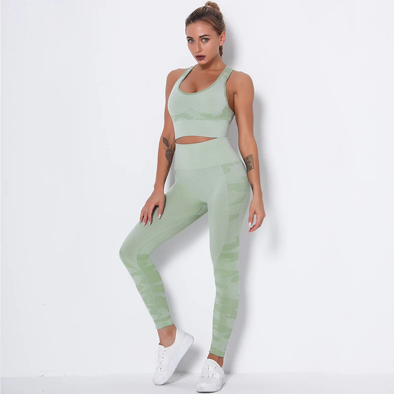 18529161943_1824471394