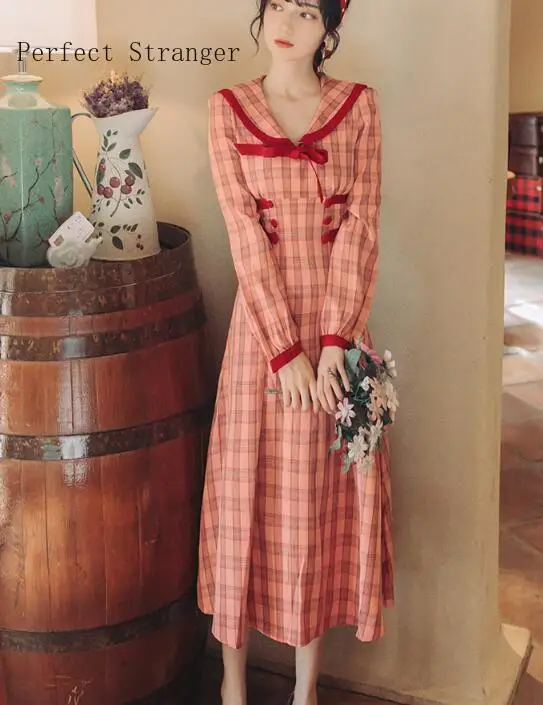 Женское длинное платье с длинным рукавом клетчатое в морском стиле воротником