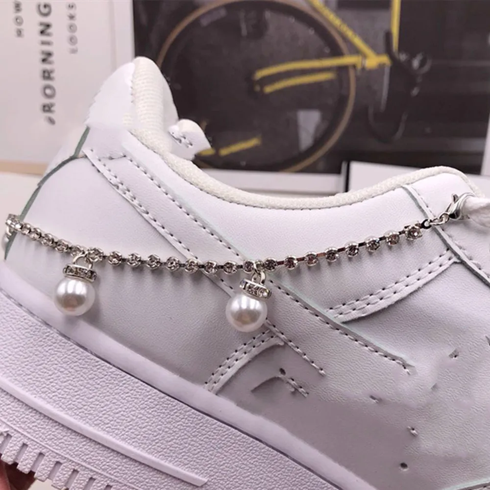 Accessori per collana con catena di scarpe con nappine fatte a