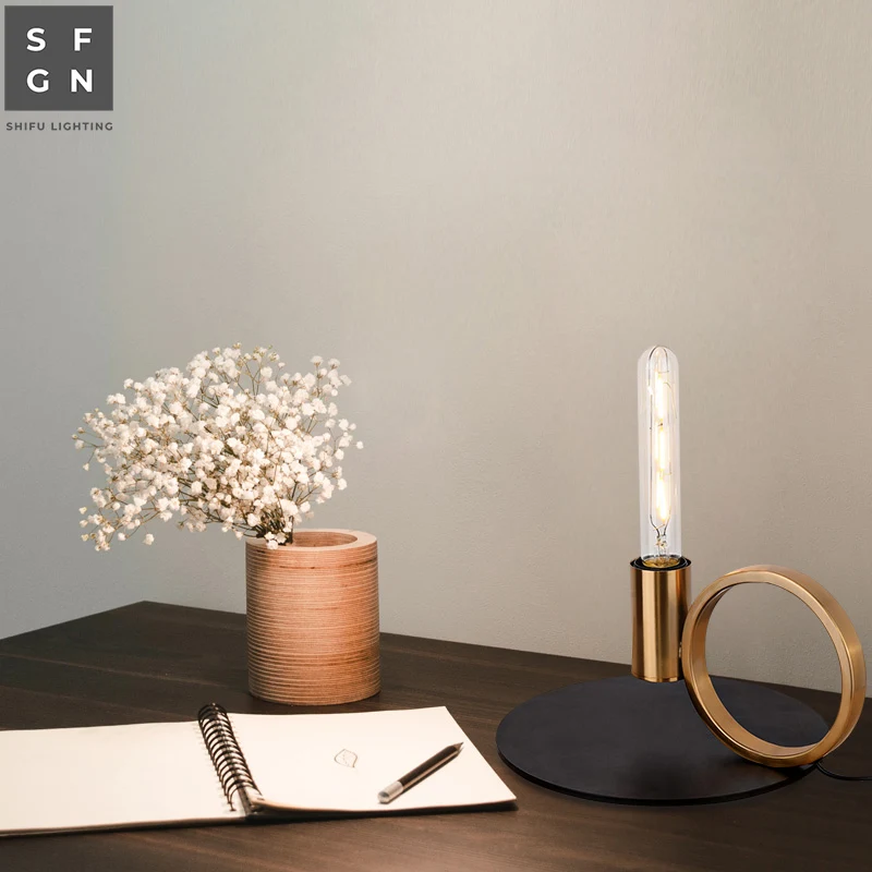 Постсовременная настольная лампа для гостиной, спальни, прикроватная лампа, железная, креативная, декорированная, для учебы, скандинавские светодиодные настольные лампы