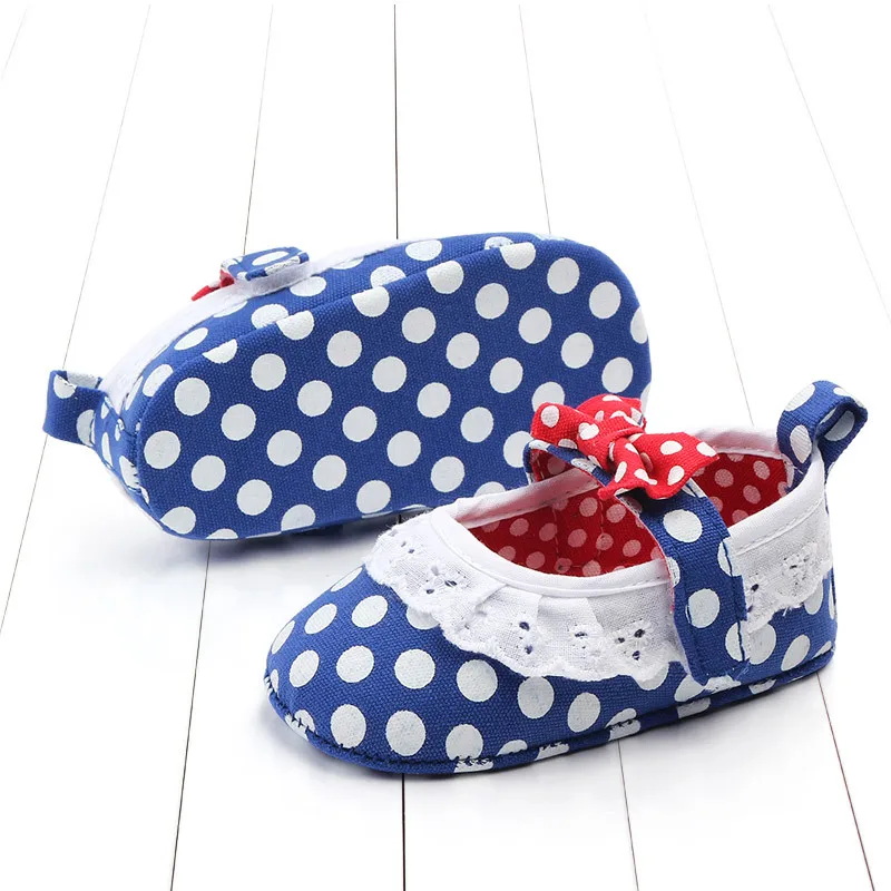 Кружевная Тканевая обувь для маленьких девочек; обувь для малышей с бантом и цветочным узором; обувь с мягкой подошвой для маленьких девочек