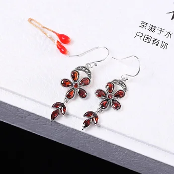 

MetJakt Thai Silver Vintage S925 Sterling Silver Garnet Inlaid Zircon Ladies Earrings