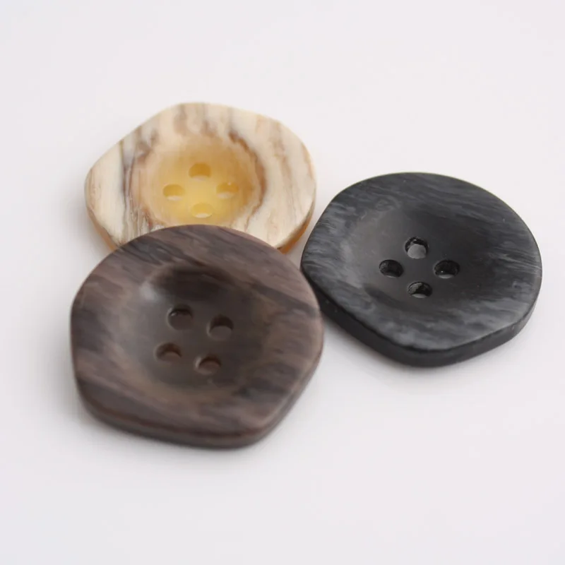 10 개/몫 15-43mm 하이 엔드 수지 4 눈 불규칙한 반원형 버튼 코트 윈드 브레이커 자켓 의류 버튼 C237