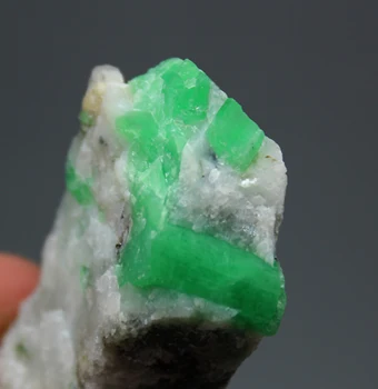 

22g Natural gem-grade green emerald mineral crystal specimens stones and crystals quartz crystals from china