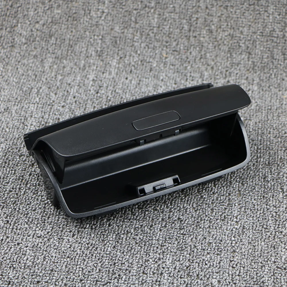 Рисунок 6 - 1K0868837 черный футляр для солнцезащитных