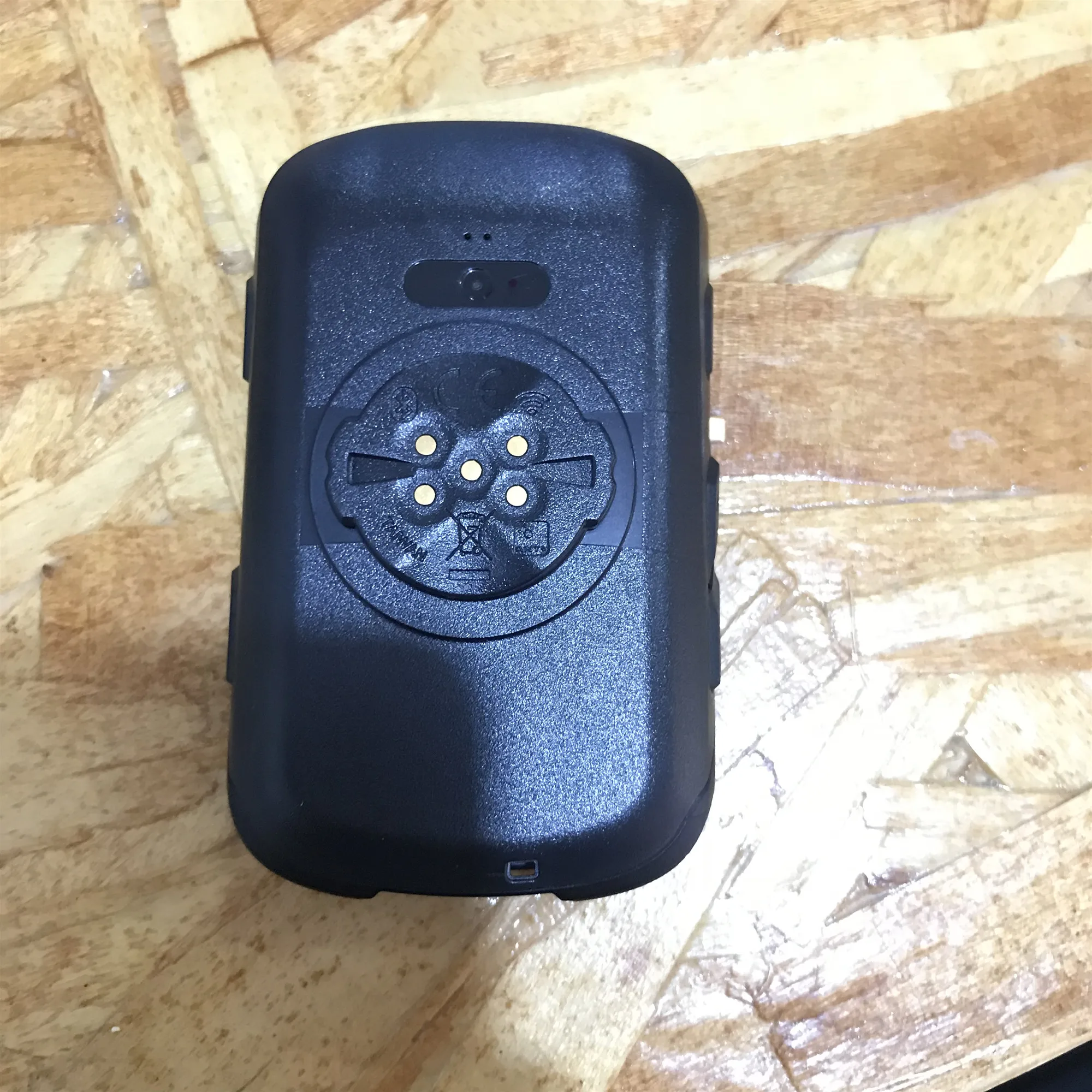 Задняя крышка спидометра велосипеда Edge 530 ремонт и замена аккумулятора GARMIN