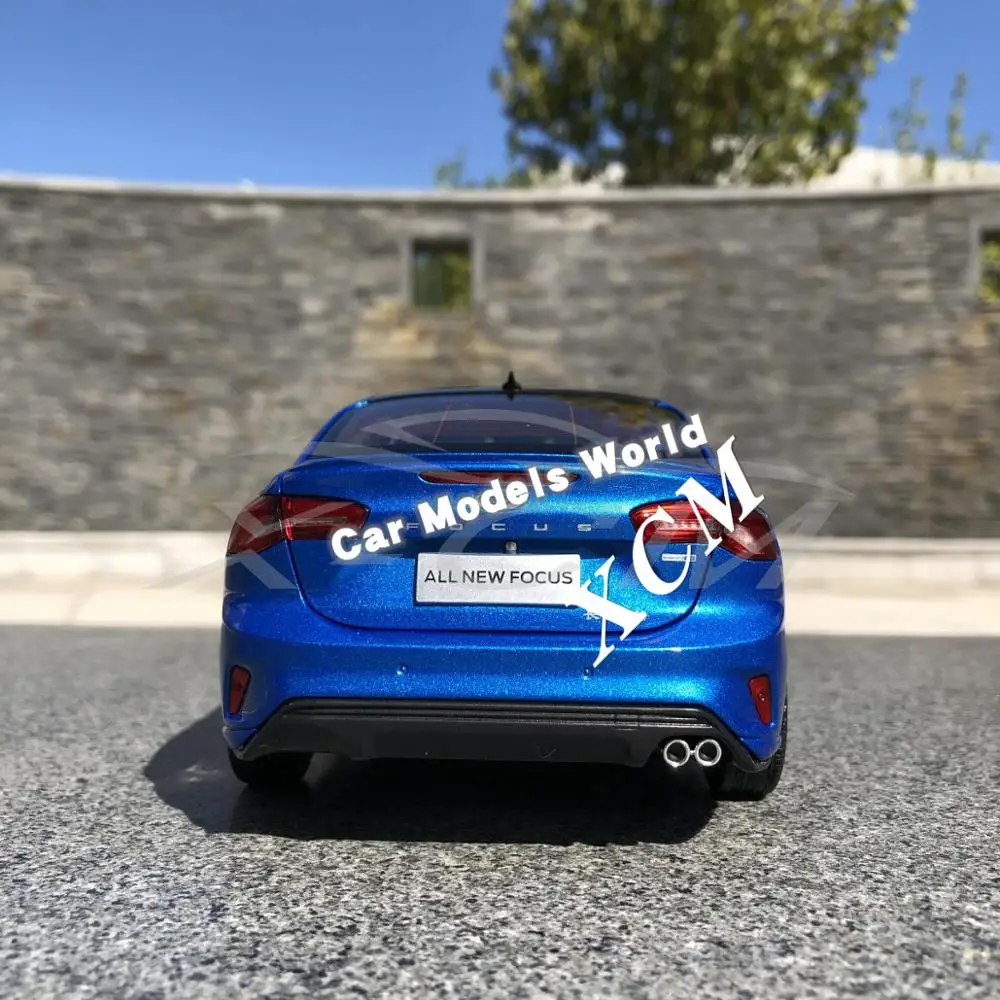 Литая модель автомобиля для всех новых фокус 1:18(синий)+ маленький подарок