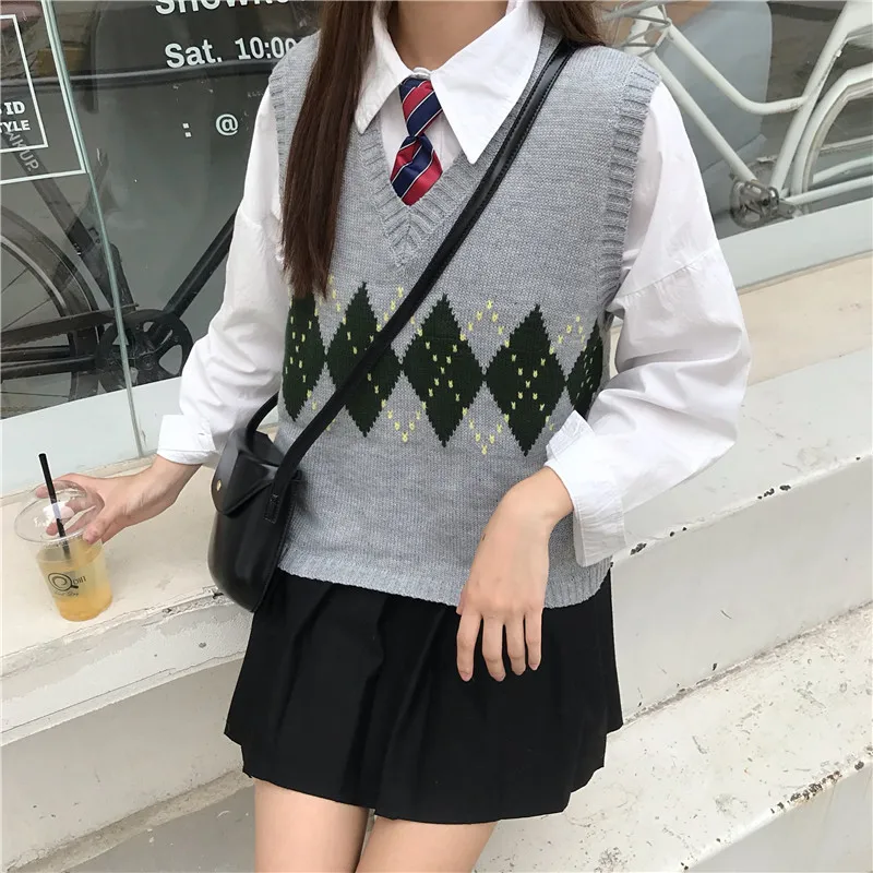 

Photo Shoot Loose-Fit Versatile College Style V-neck Knitted Vest Yarn Sleeveless Network Red Sweater Vest 7371