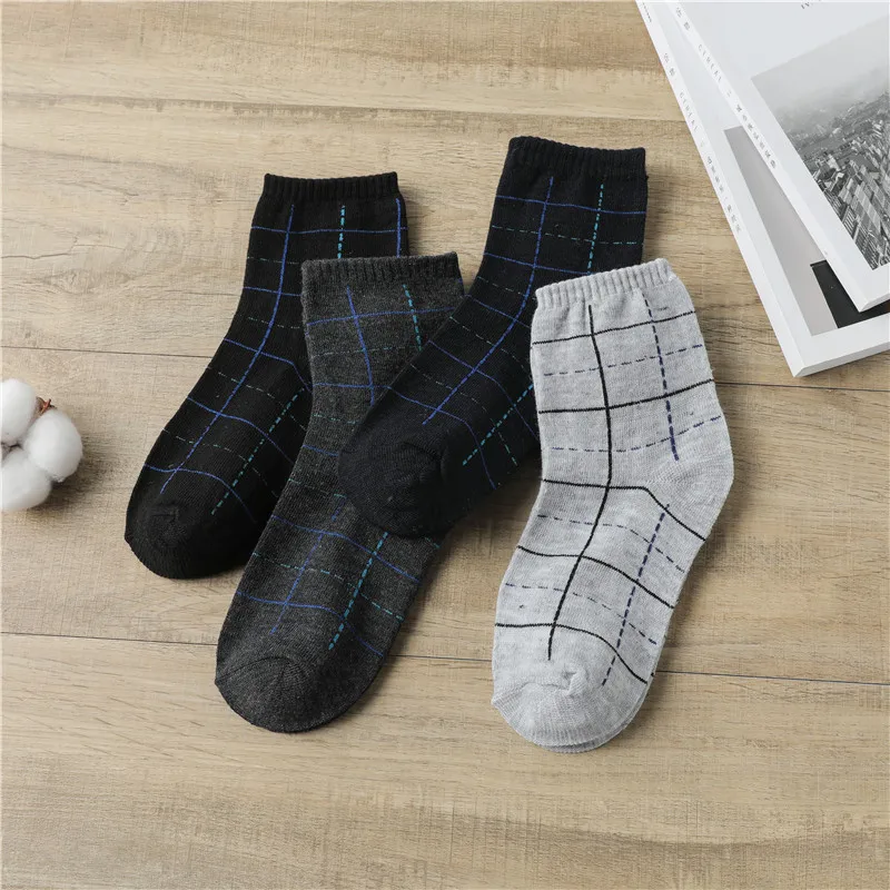 

4 pairs / Men's Cotton Socks New Business Men's Socks Soft And Breathable Men's Socks In Autumn And Winter CN(Origin)