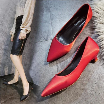 

Beautiful low-heeled 3cm high heels women's single shoes small heel pointed red bridesmaid wedding shoes professional work shoes