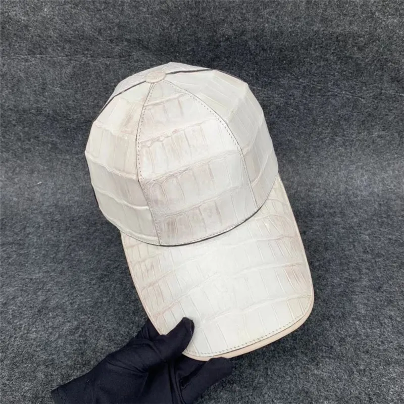 Рисунок 4 - Кепка из натуральной крокодиловой кожи для мужчин