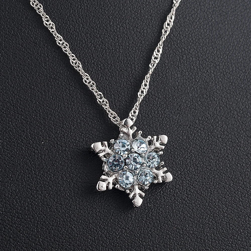 Women's Beautiful Crystal Zircon Snowflake Charm Necklaces Display 3