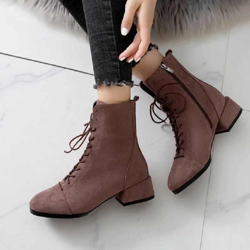 

2020 autumn and winter new casual wild thick bottom ladies Martin boots square head boots large size 35-43