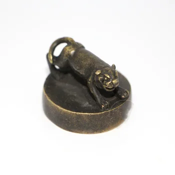 

LAOJUNLU Imitation Antique Pure Copper Seal Mini Cheetah Drunken Moon House Engraved Pendant Decoration