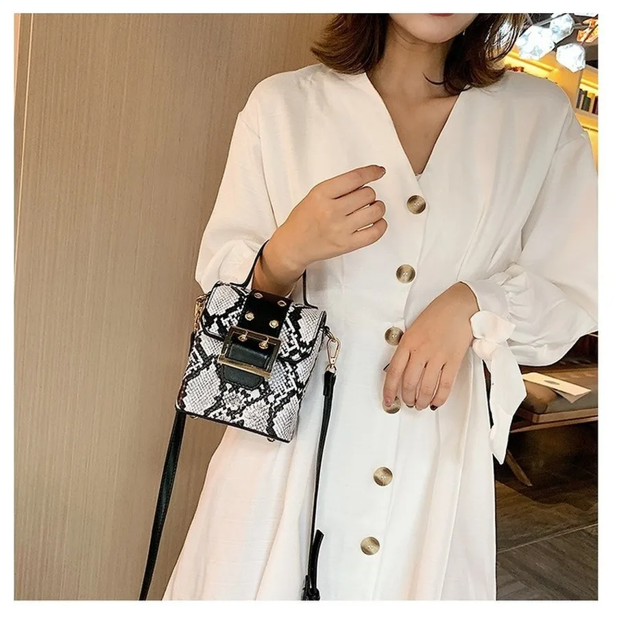 

Retro Serpentine Handbags Women Fashion Metal Lock Totes Ladies Pu Shoulder Messenger Bags Ladies Snake Pattern Crossbody Bags