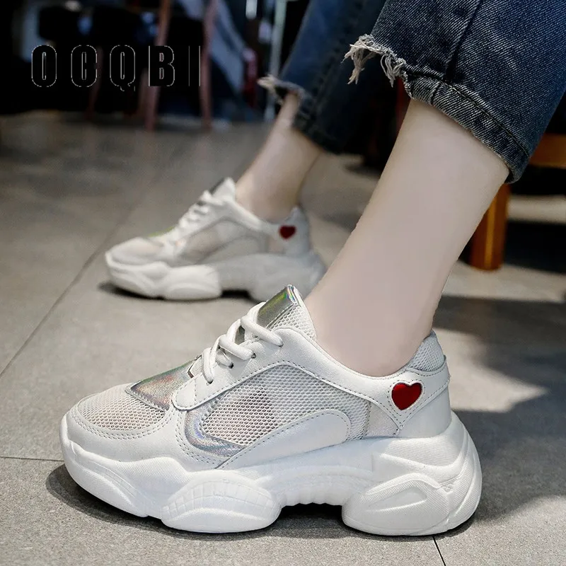 

2019 Fashion Red Heart Women Sneakers White Luxury Designer Women Shoes Lady Comfort Trainers 6CM Platform air mesh Basket Femme