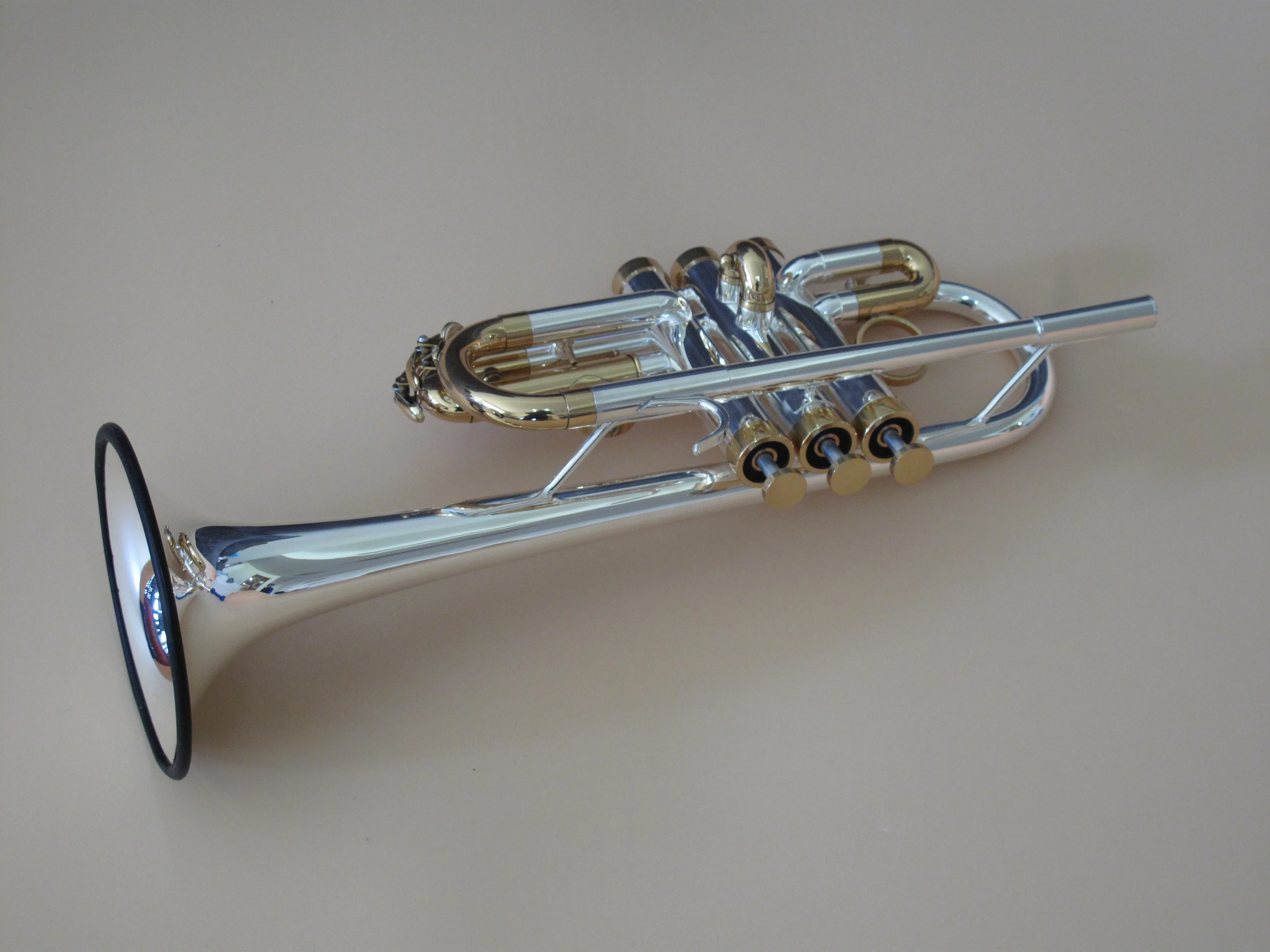 

Professional Silver/Gold Plated Eb/D Trumpet 3 Monel Valves With Case 2 Mouth Free LORICO RING MUTE