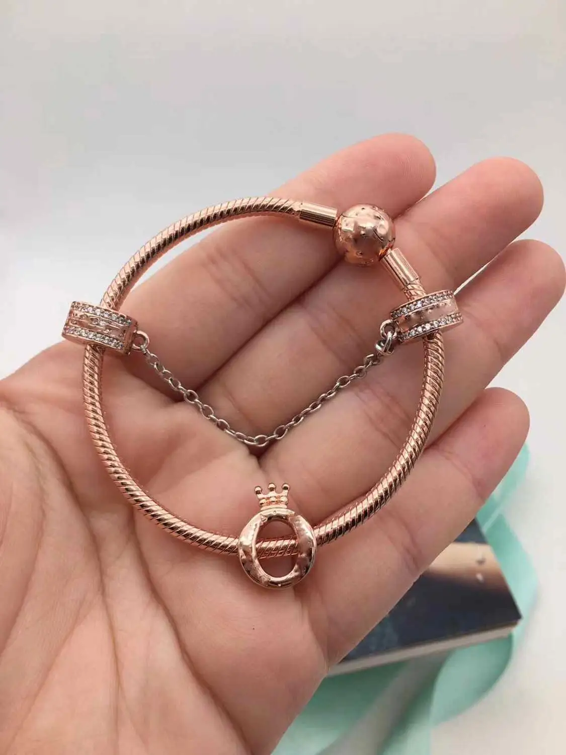 

Kaliyah Shop High Quality 1:1 100% 925 Pure Silver Rose Gold Safety Buckle Crown Pattern Bracelet Free Of Charge