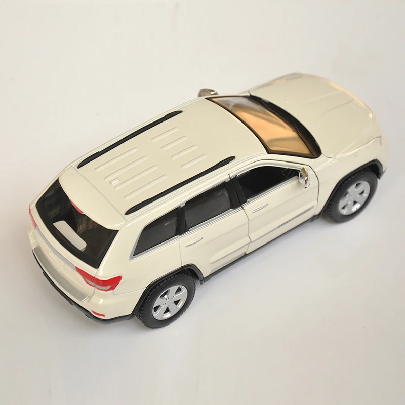 Детские игрушки Maisto 3 цвета 1/24 Литой Сплав 2011 Jeep Grand Cherokee золотой белый красный 1:24 Модель автомобиля игрушки для мальчиков подарок