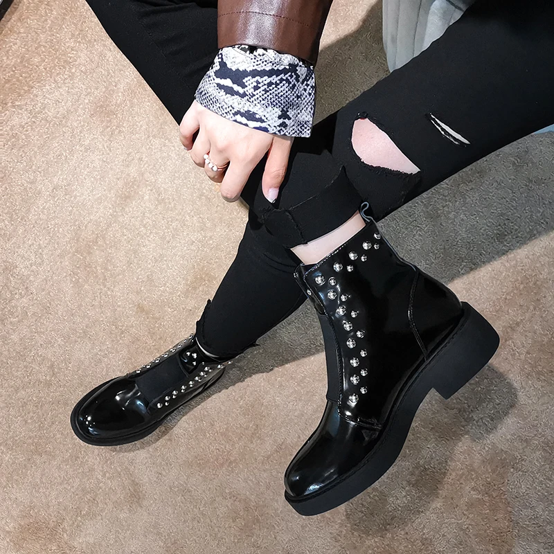

2020 spring and autumn new handsome round toe thick heel ankle boots female leather rivets fashion all-match Martin boots X338