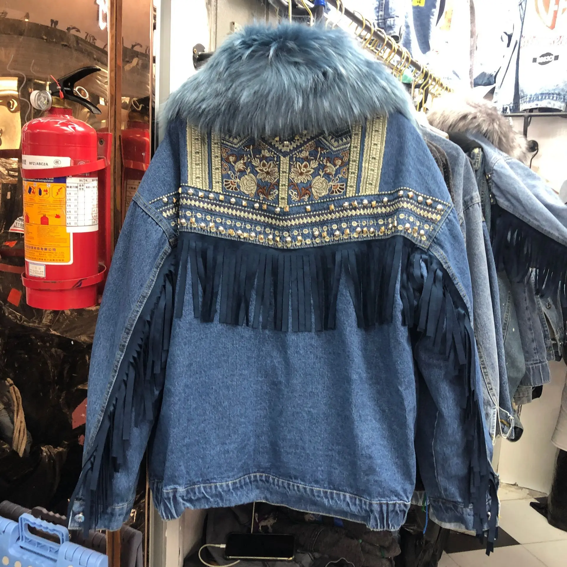 New Winter Cotton Jean Jacket Female Embroidery Denim Padded Coat Heavy Fur Collar Plush Velvet Thick Warm Jeans Jackets