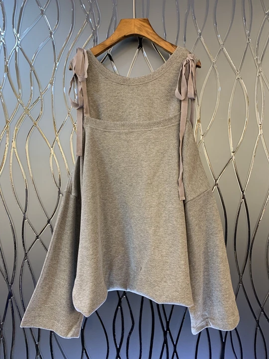 

2019 Early Autumn New Women's Circle Leader Shoulder Band Stitching Decoration A-shaped Pendulum Sleeveless Top 906