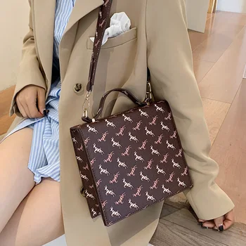 

HOT Korean Design Fashion Square Bag Underarm Bag Handbag & Elegant Shoulder Bag Messenger Bag Width 22cm Height 20cm