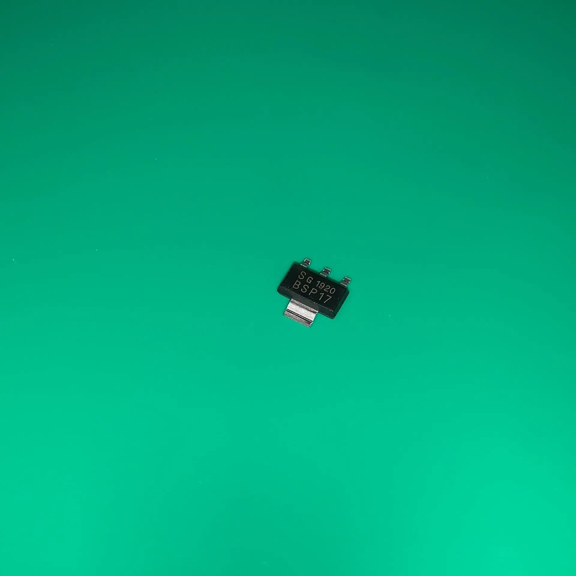 

20pcs/lot BSP17 SOT-223 BSP 17 SIPMOS Small-Signal Transistor N channel Enhancement mode Avalanche rated BSP-17