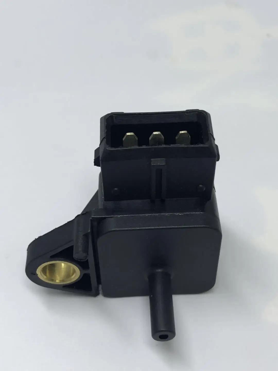 

Pressure Sensor Automobile Sensor Suitable for VOLVO 850 V70 046130385 Currently Available