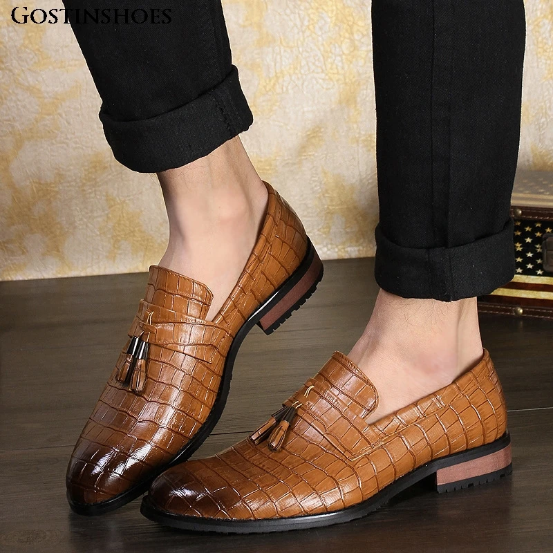 

Large Size Retro Tassels Buty Meskie Men Dress Pointed Toe Brogue Chaussure HommeFashion Casual Loafers
