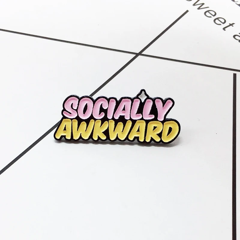 Новые английские буквы SOCIALY несуразная брошь Розовая Желтая английская бижутерия модная индивидуальная джинсовая одежда подвеска на рюкзак