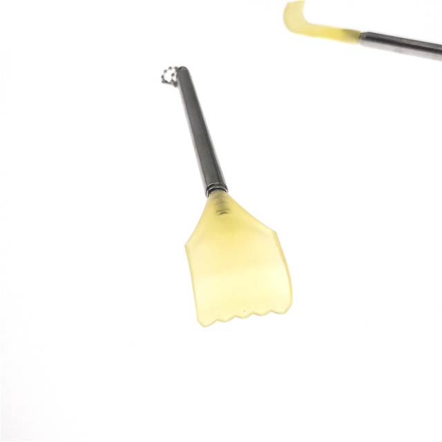 2020 New Portable Random Color Convenient Claw Telescopic Back Scratcher For Massage