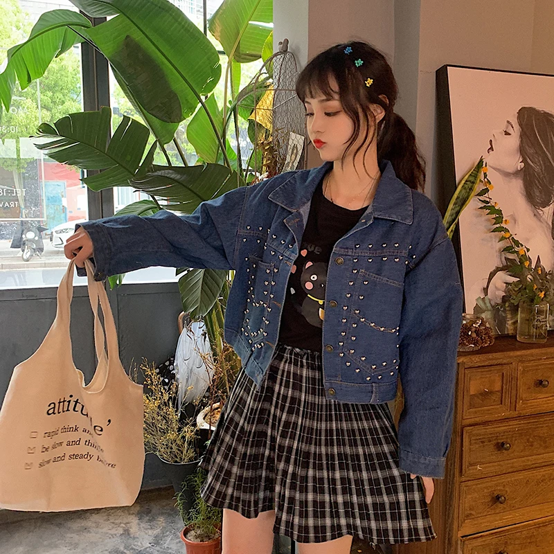 

Spring and Autumn New Korean Rivet Heavy Industry Beaded Short Fashion Casual Denim Jacket