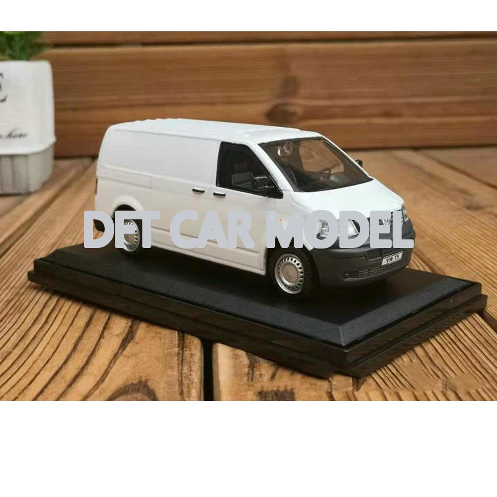 1:43 Масштаб сплава игрушки VW T5 модель автомобиля-фургона детских игрушечных автомобилей авторизованный игрушки для детей