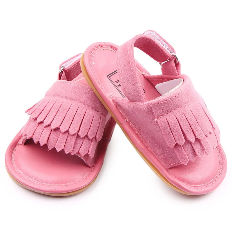 Новинка года; обувь для маленьких девочек с бахромой и резиновой подошвой; модные сандалии принцессы