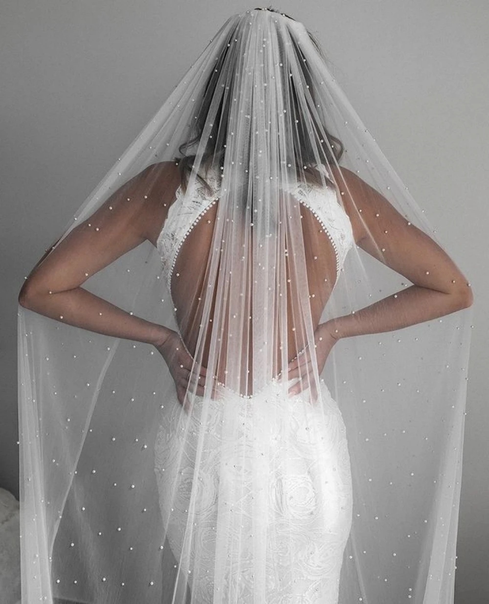 YouLaPan V05 Bridal Veil with Comb Ivory White Wedding Veil  Pearls Veil 1 Tier Wedding Veil for Women Cathedral Bridal Veil youlapan v122 wedding veil with face cover pearl petal veil wedding bridal veil 3d organza flowers edges elbow length veil