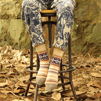 

Winter Thermal Cashmere Socks For Womens Thick Warm Home Floor Socks Fashion Casual Comfortable Striped Socks