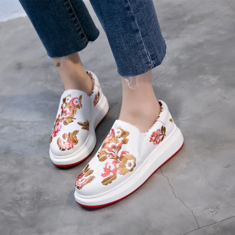 

2018 Spring New Style Korean-style Loafers Embroidered Couples White Shoes Platform Thick Bottomed Sports Casual Embroidery WOME
