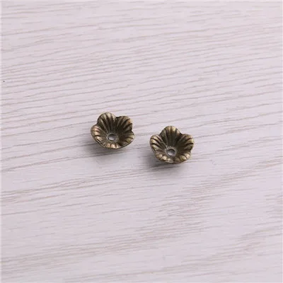 Antique Bronze Сладкий колокольчик 120 шт 4*9*9 мм Два цветной шарик колпачки Шарм полый цветок мини-подвески ювелирные изделия аксессуары DIY сосуд подвески - Окраска металла: Antique Bronze