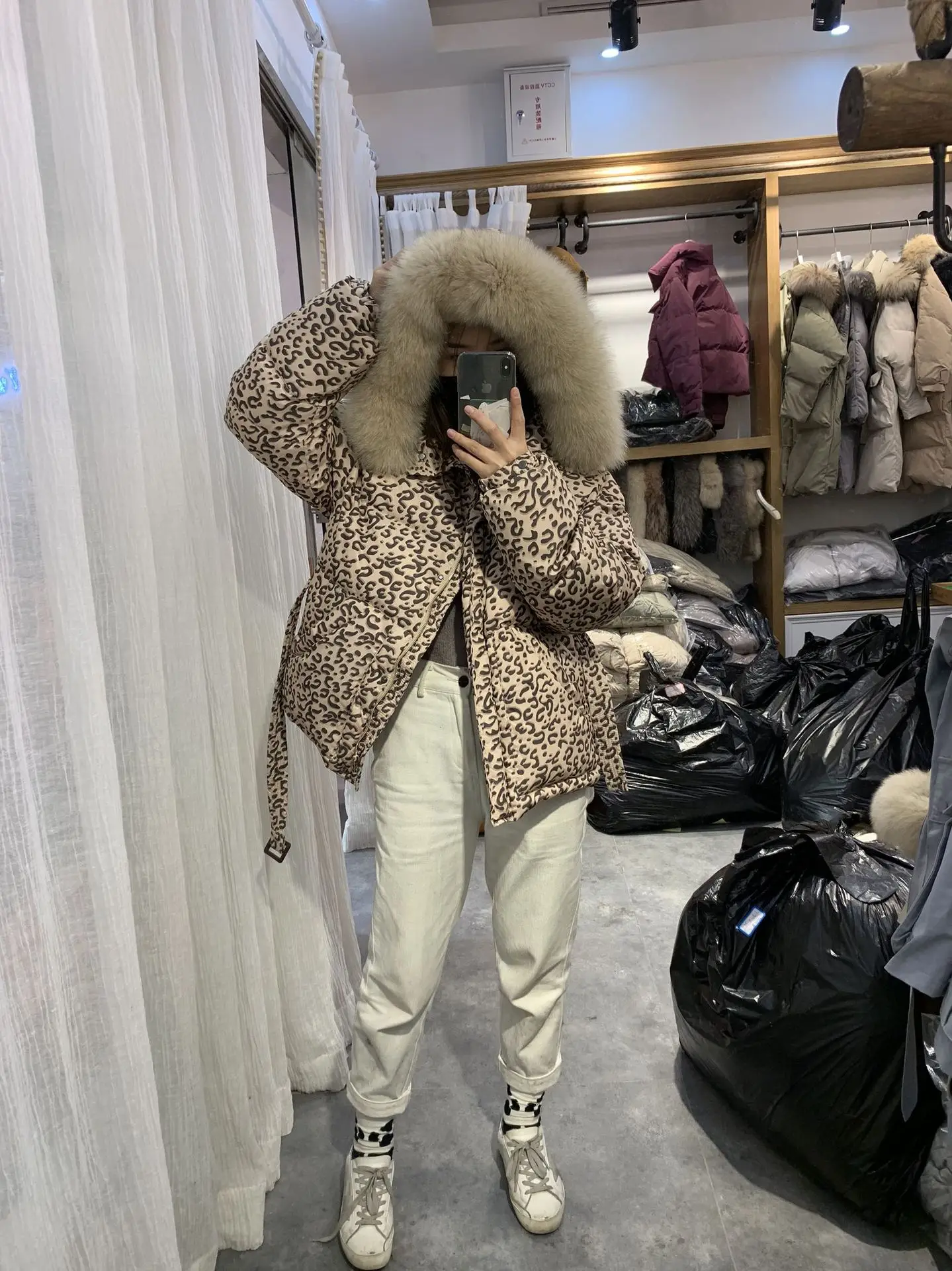 Леопардовый большой натуральный Лисий меховой воротник с капюшоном пуховые пальто женские оригинальные нестандартные пуховые пальто на утином пуху толстое теплое пальто F66