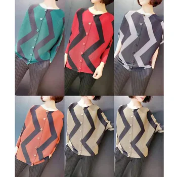 

Autumn new Korean style loose print coats MIYAKE pleats coat free shipping