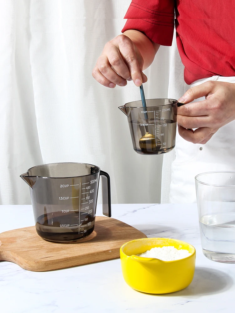 

Plastic measuring cup transparent with scale small measuring cup milk tea kitchen household baking metering set 500ML